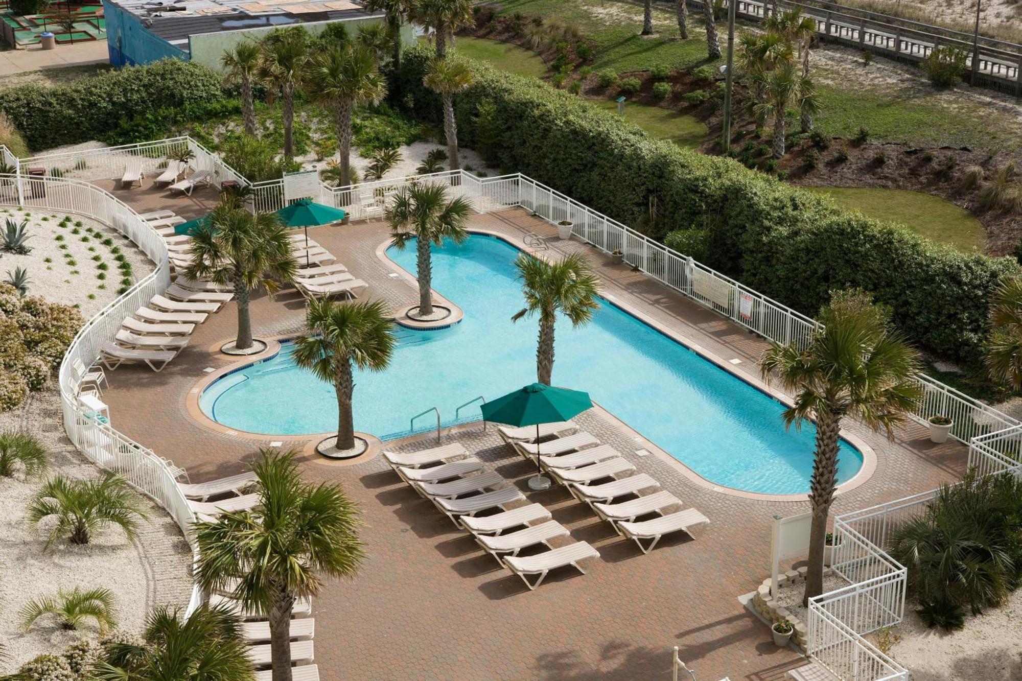 Courtyard Carolina Oceanfront Hotel 3*